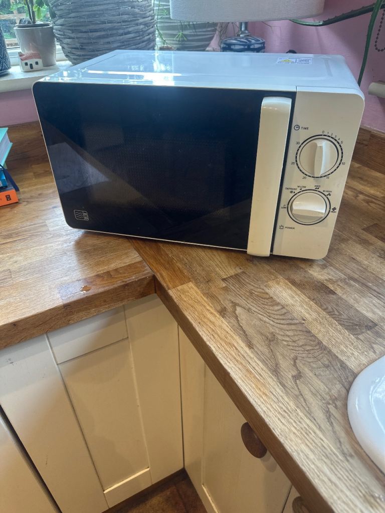 White Microwave Oven – Good Condition, Fully Working