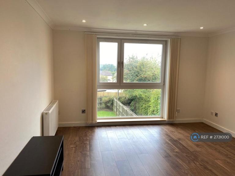 3 bedroom flat in Craigmount Hill, Edinburgh, EH4 (3 bed) (#2731000)