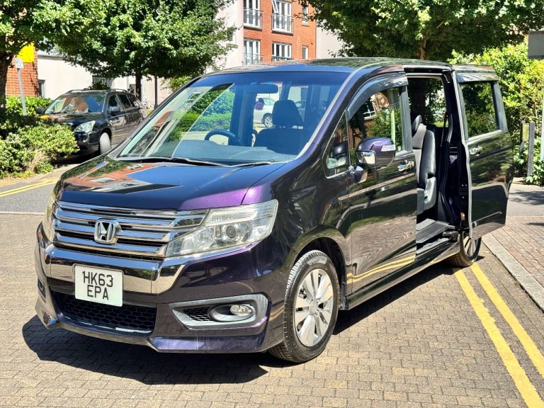 8 Seater Automatic Purple Honda Stepwagon / StepWgn 