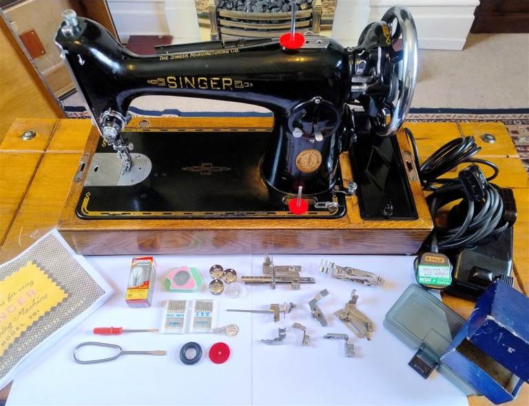 Vintage Singer 201 Sewing Machine with Accessories – Good Condition