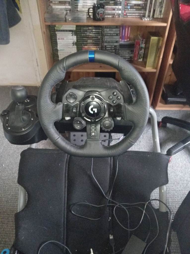 Gaming chair & steering wheel 