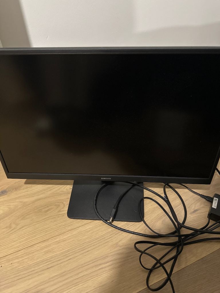 Samsung Essential monitor 