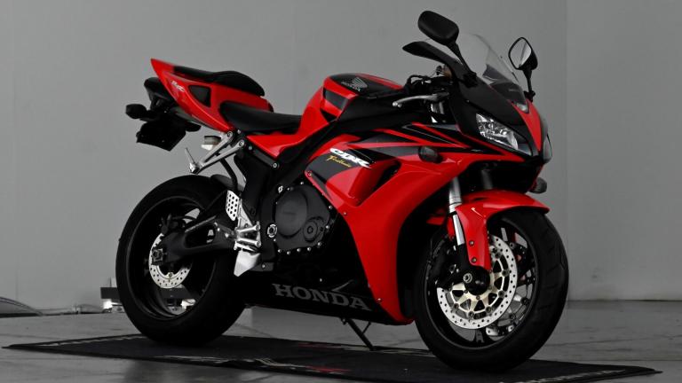 2006 Honda CBR1000RR Fireblade 1000 Super Sports Petrol Manual (178 ps) Super Sports Petrol Manual