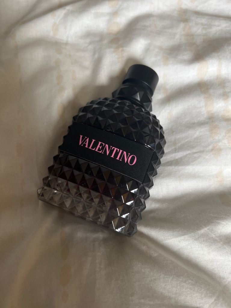 Valentino Born in Roma Eau de Parfum Intense – Nearly New