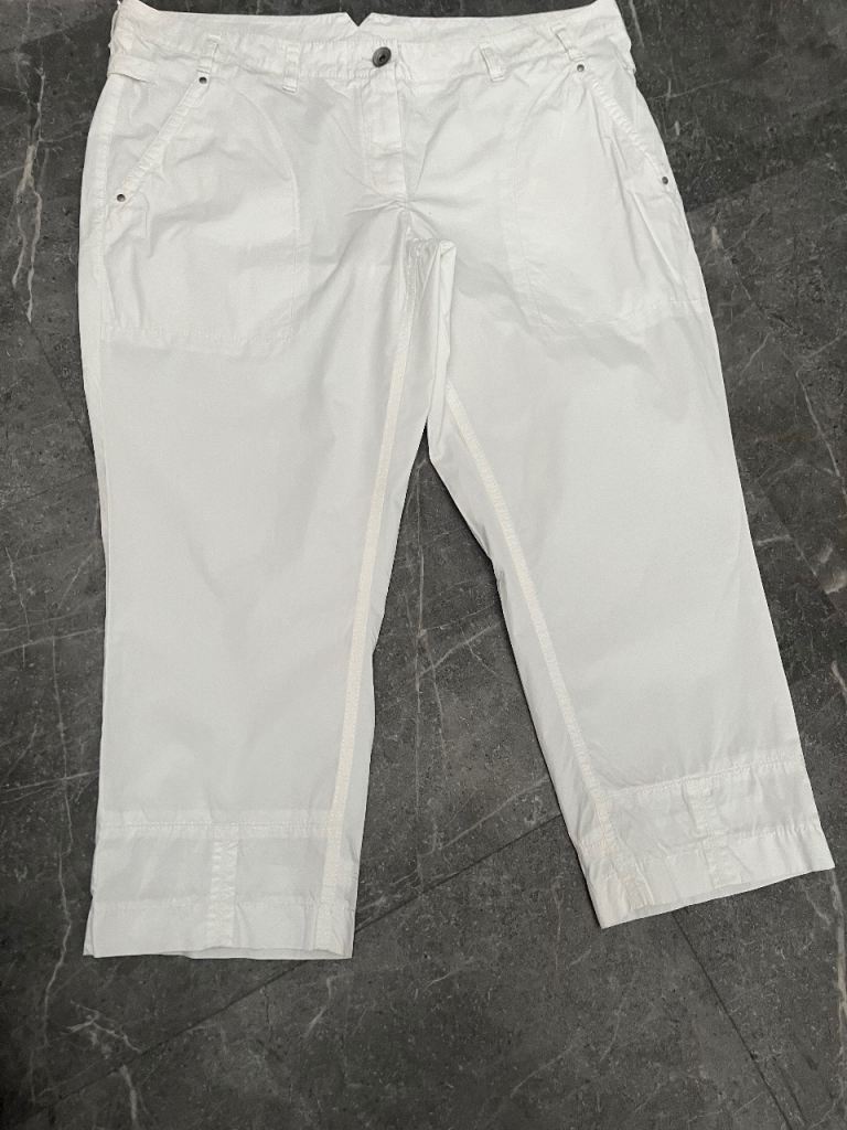 SIZE 20 PAIR OF LADIES WHITE CROPPED SUMMER PANTS
