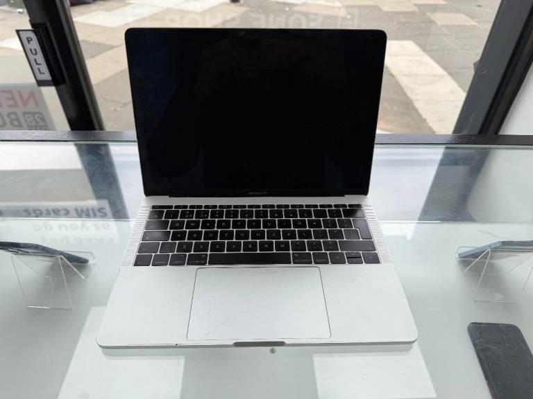 MACBOOK PRO 2017 FAULTY 