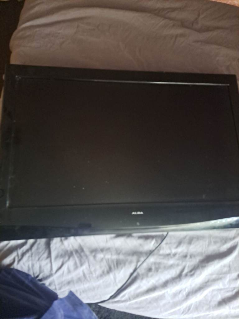 Tv think its 32 inch works good been on the wall 