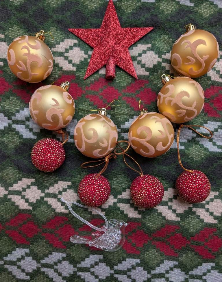 Red, Gold & a Glass Dove Good Quality Christmas Tree Decorations (12)
