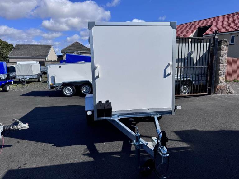 Brand New 6,8ft x 3,8ft x 4,1ft Single axle Box trailer with Barn doors 750KG Un braked