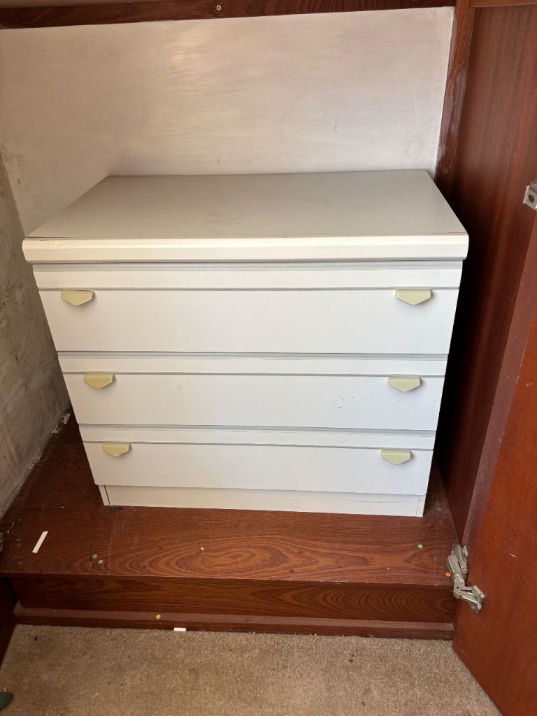 White 3-Drawer Chest of Drawers – Good Condition