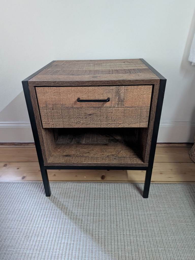 One Drawer Rustic Style Bedside Table 