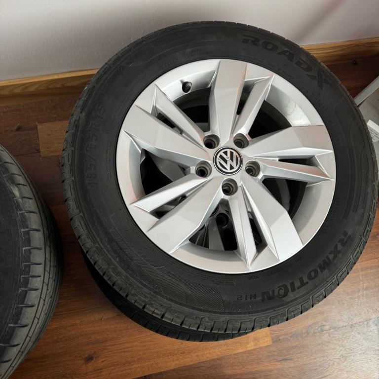 VW Polo Genuine Alloy Wheels Set – 15 inch with Tyres