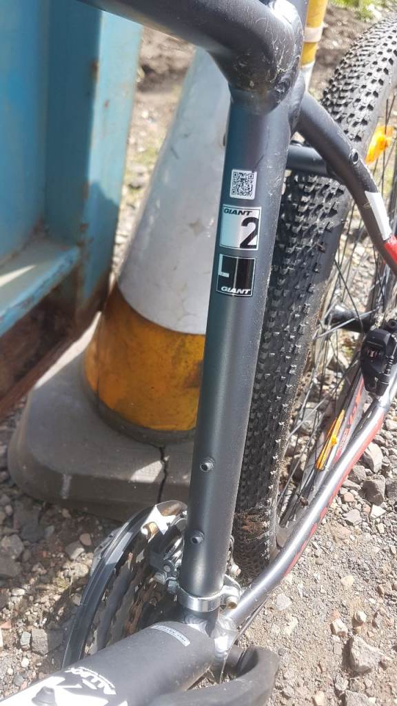 TWO GIANT ATX MTB,(SPARES OR REPAIR).