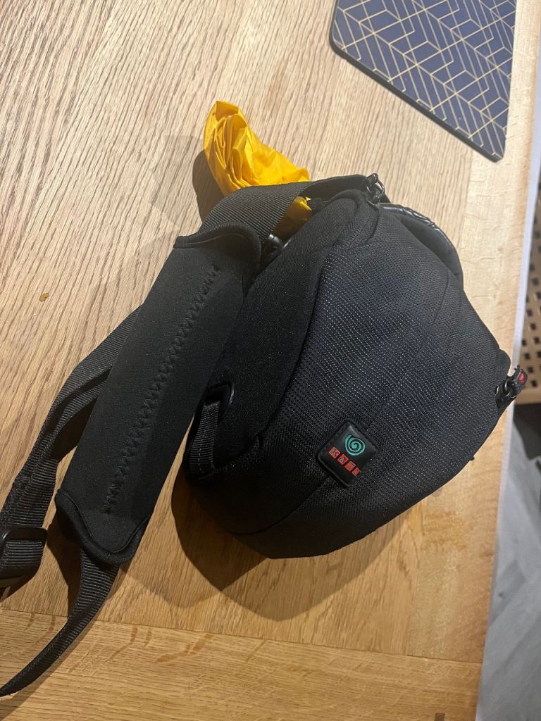 Cannon EOS 550D - charger and bag