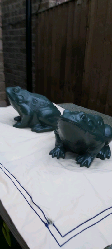 2 FROG GARDEN ORNAMENTS 