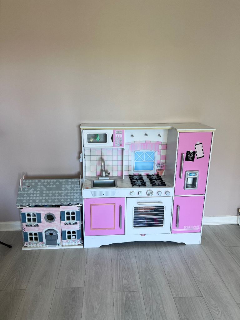     FREE Toy Kitchen + Doll House – Pickup Only