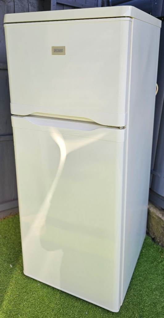 Medium zanussi fridge freezer good working order 