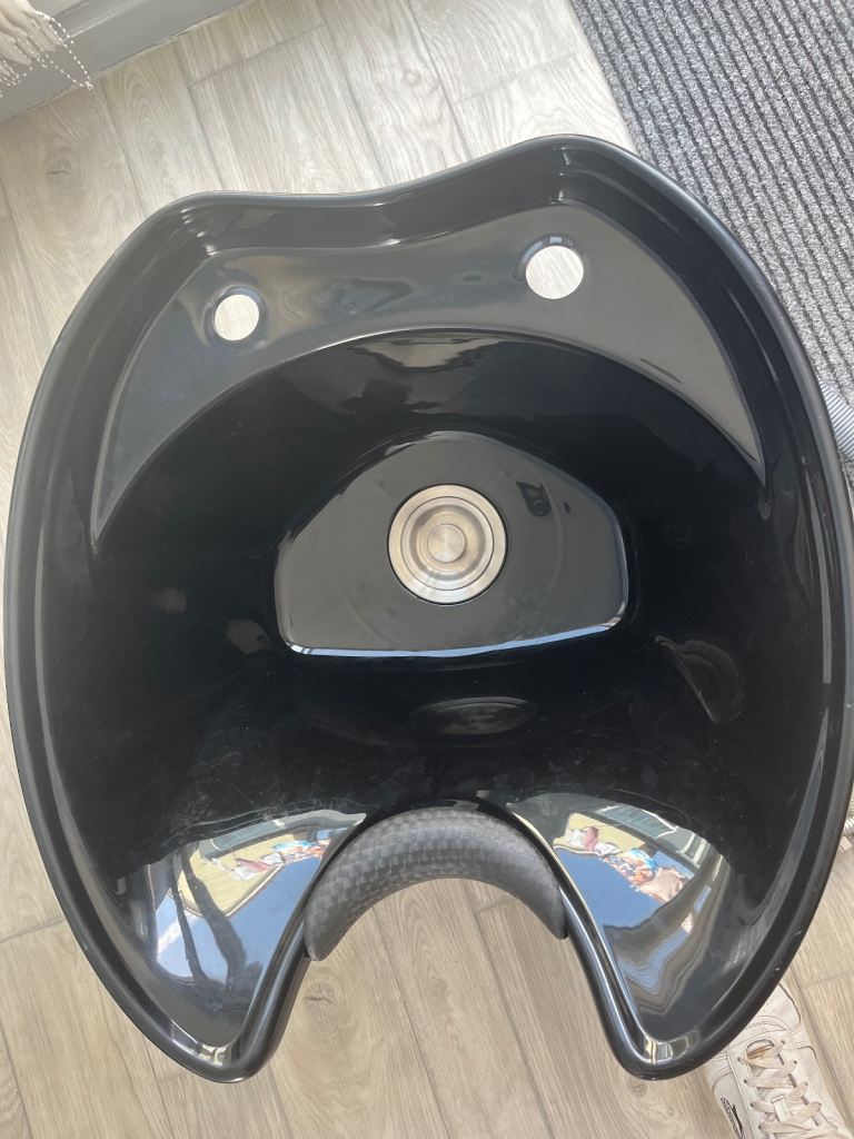 Salon shampooing sink