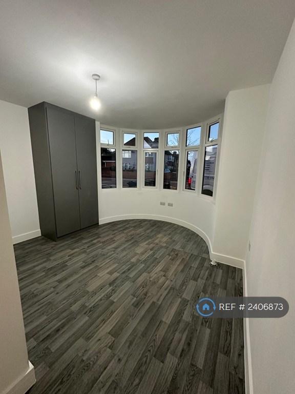 1 bedroom in Headstone Gardens, Harrow, HA2 (#2406873)