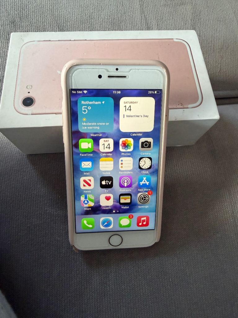 iPhone 7 boxed excellent condition cheap CAN DELIVER FOR EXTRA 