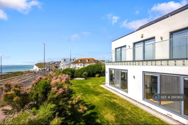 4 bedroom house in Marine Drive, Saltdean, Brighton, BN2 (4 bed) (#2610902)