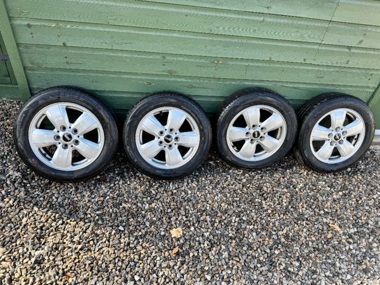Genuine Mini Alloys with Good tyres. 