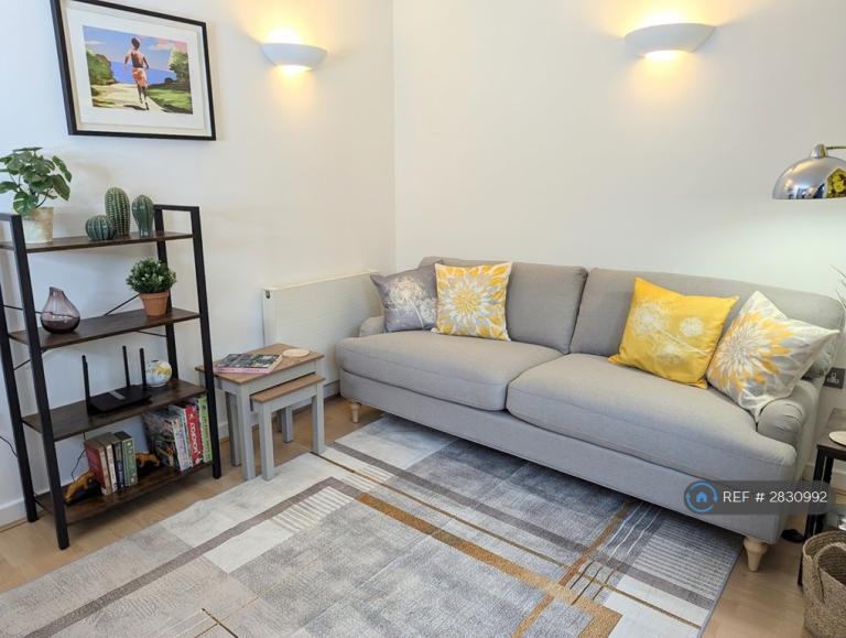 2 bedroom flat in Havelock Street, London, N1 (2 bed) (#2830992)