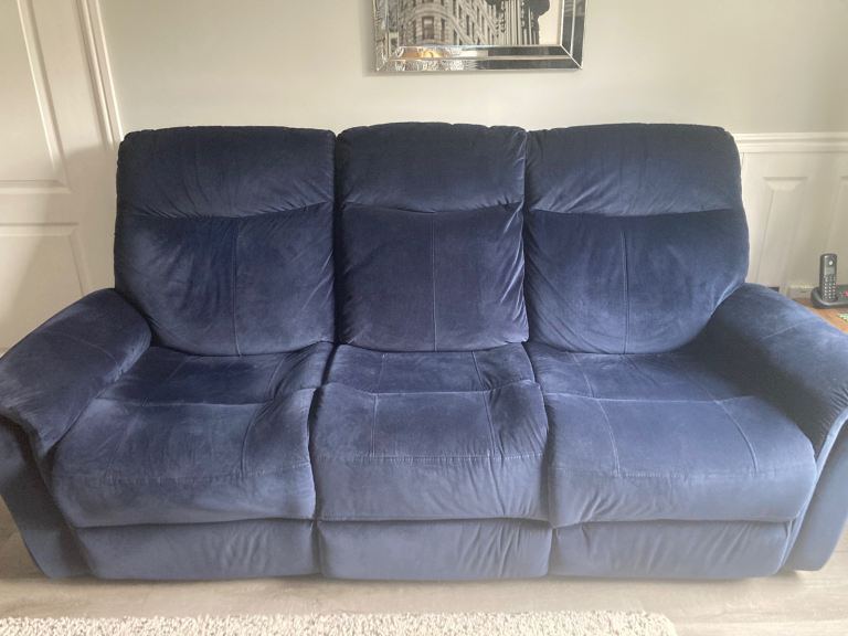 Lovely Recliner sofa 