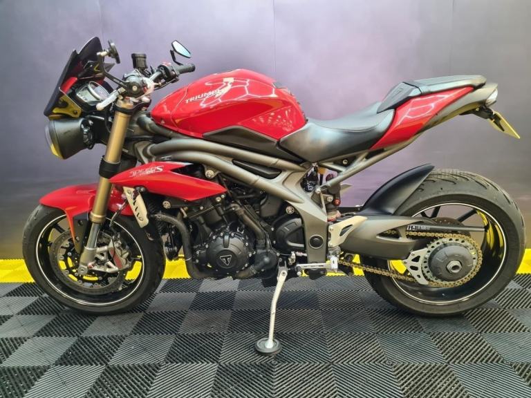 Triumph Speed Triple S 1050 Red