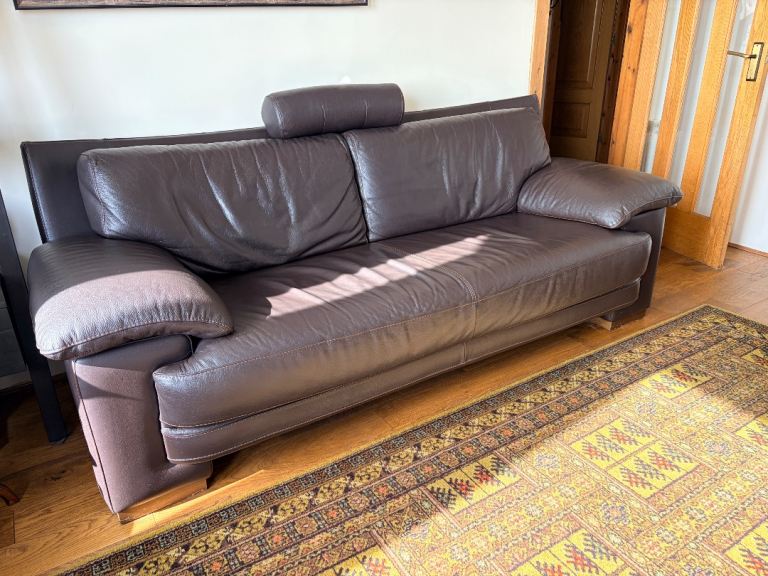 Brown leather 2&3 seater settee / sofa