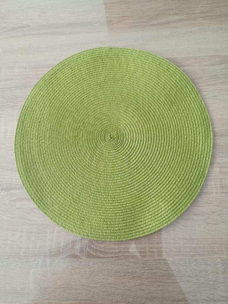 6 x Placemats, 6 x Coasters with holder and 2 x Artificial flowers with vase.
