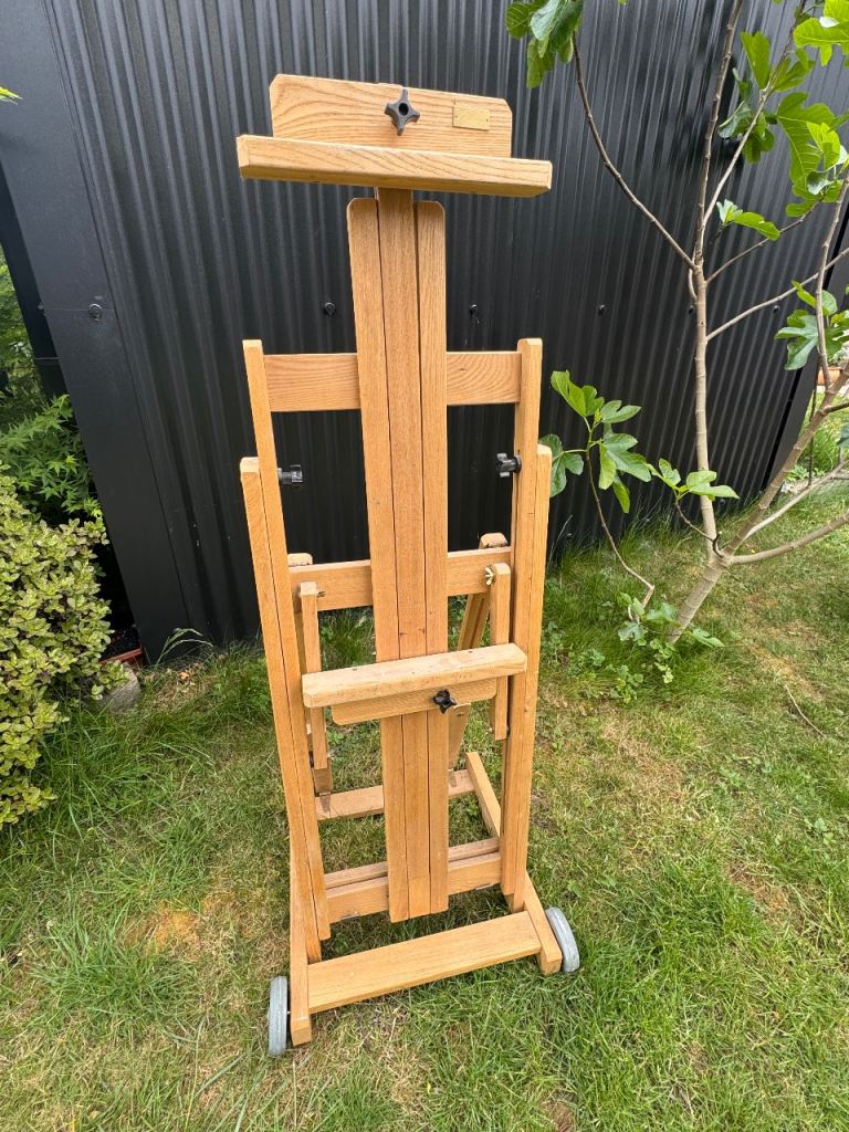 Easel