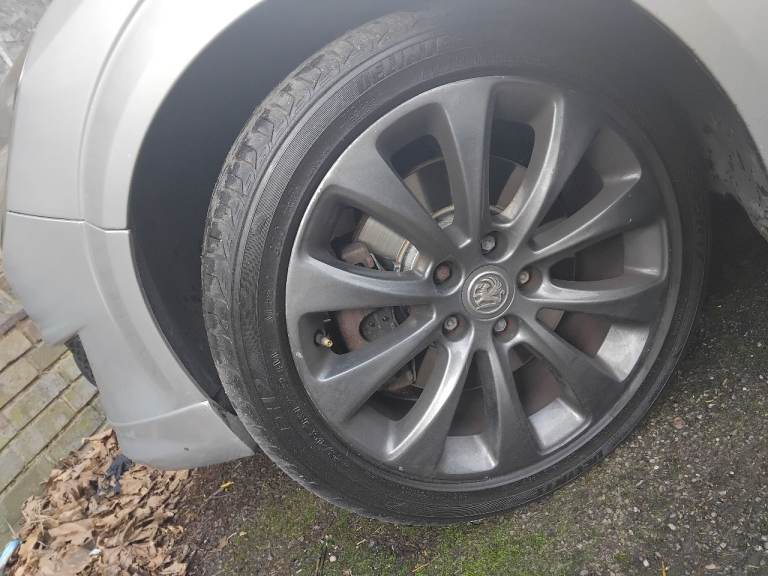 Astravan sportive se xp. 17 inch alloys.  