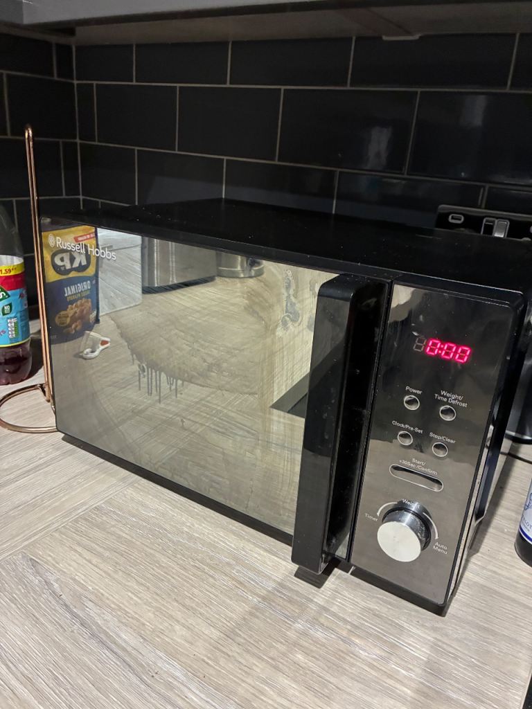 HOUSE CLEARANCE - Russell Hobbs Microwave