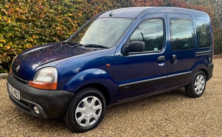 RENAULT KANGOO 1.2….FITTED WHEELCHAIR RAMP