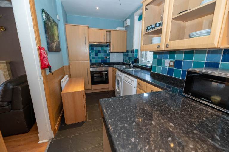  NOT HMO: Stunning, 3 bedroom, 1st floor flat in Southside – available January