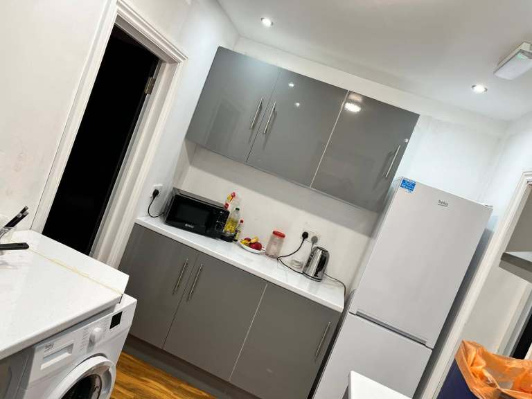 Spacious Ensuite Room – £165pw – 5 Mins from Romford Station