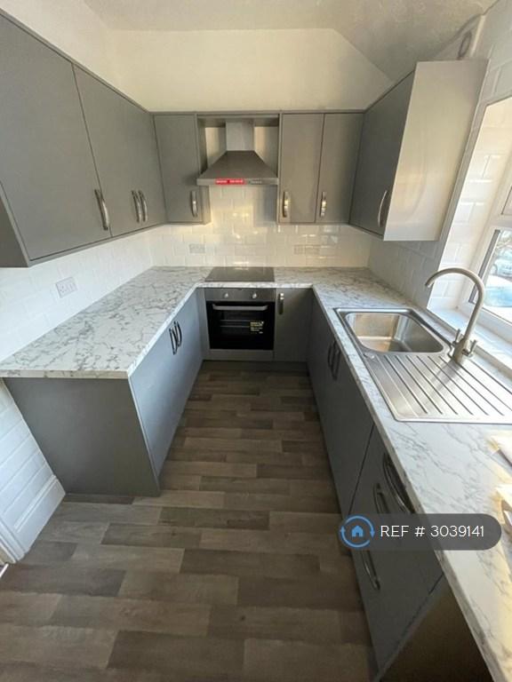 2 bedroom flat in Eastgate, Peterborough, PE1 (2 bed) (#3039141)