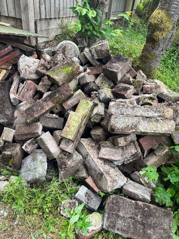 FREE BRICKS