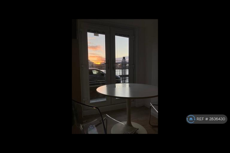 3 bedroom flat in Rennies Isle, Edinburgh, EH6 (3 bed) (#2836430)