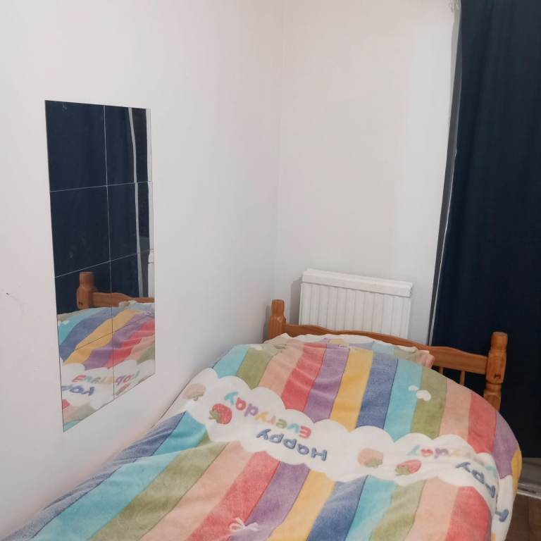 Temporary room to let for ten days