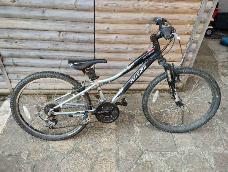 Specialized Hotrock Kids' Unisex Mountain Bike 24-inch Black And Silver Frame