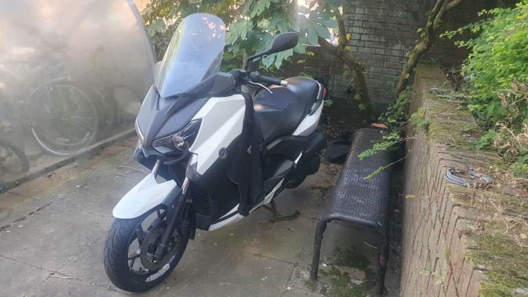 Yamaha XMAX 250 - white
