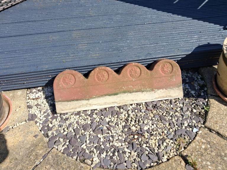 Garden edge pin kerbs