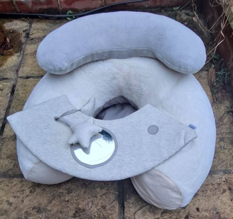 Inflatable baby-seat