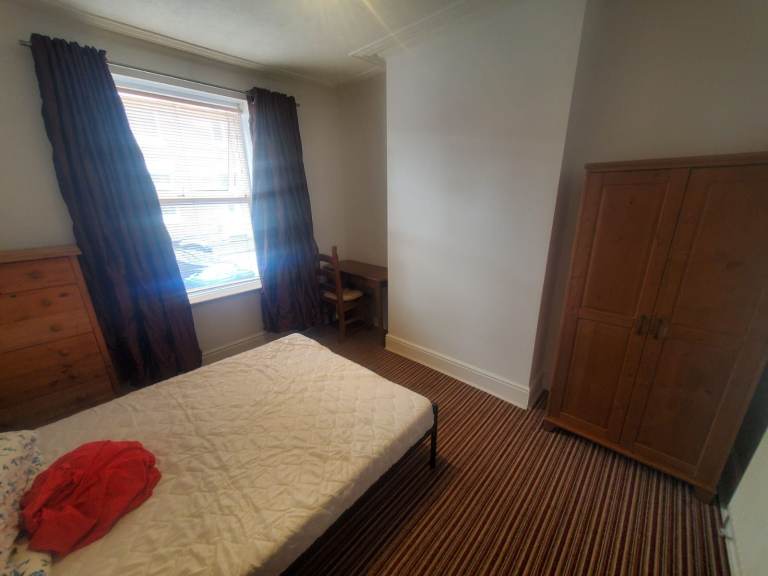 2 rooms available to rent - central Derby immediately