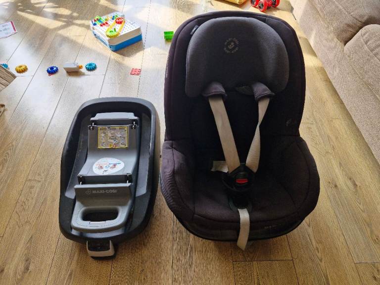 Maxi-Cosi Pearl and FamilyFix ISOFIX