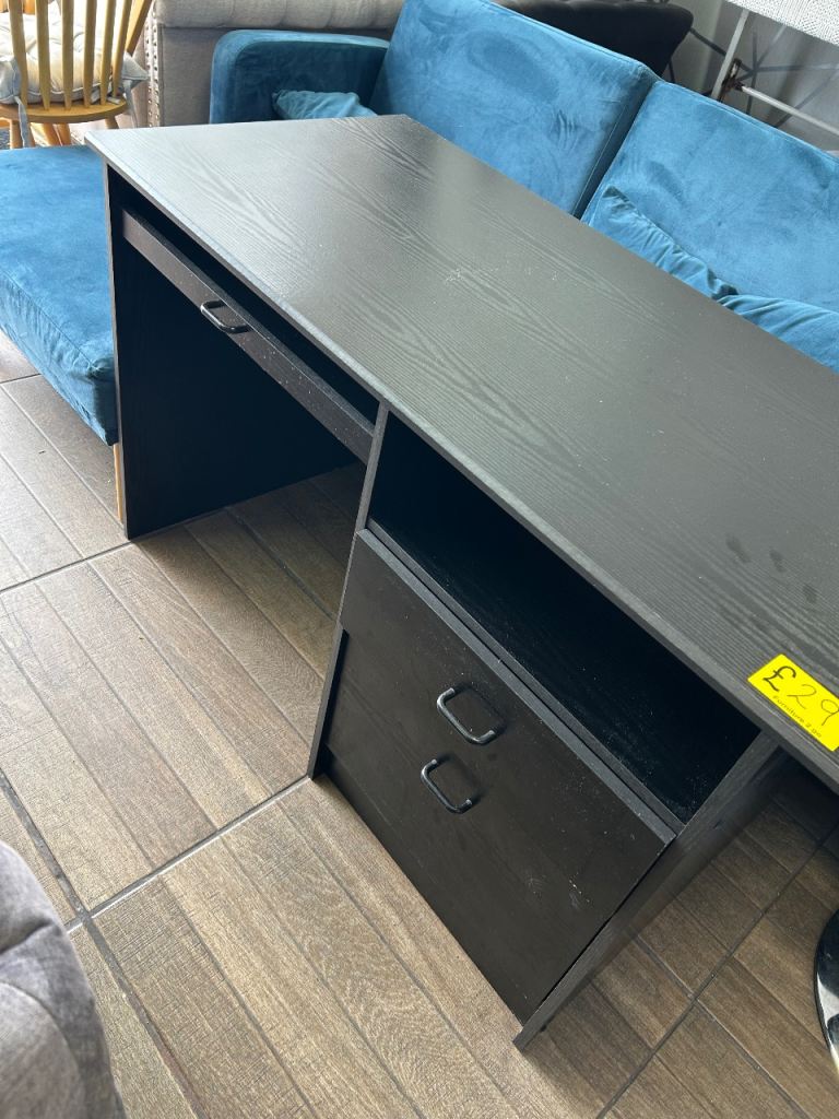 Black computer desk