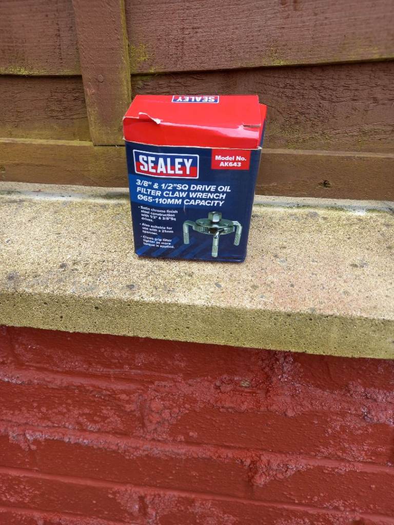 Car oil filter remover