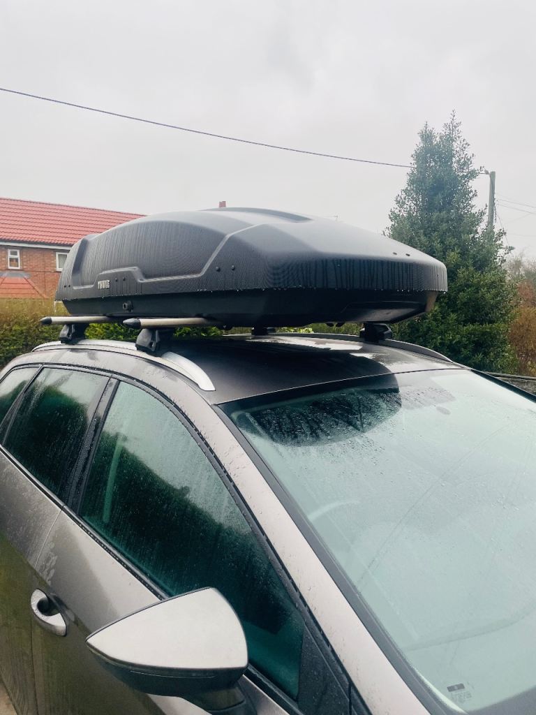 Thule roof box and bars system-excellent condition 